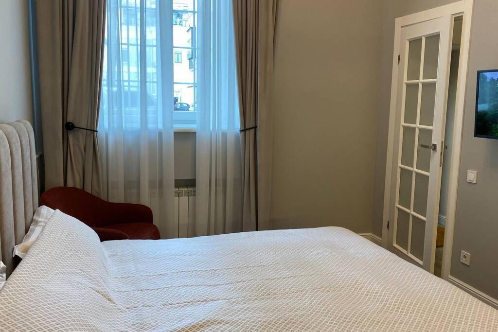 شقة Hidden Gem With Its Own Private Entry At Lypky كييف المظهر الخارجي الصورة