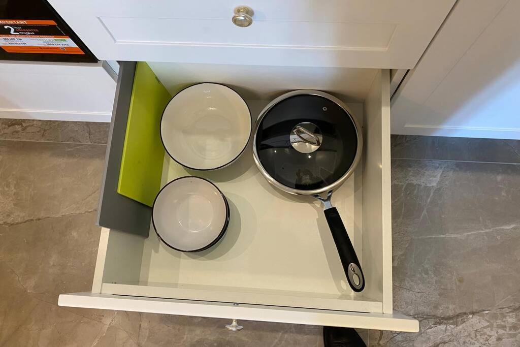 شقة Hidden Gem With Its Own Private Entry At Lypky كييف المظهر الخارجي الصورة
